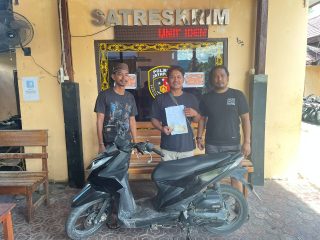 Polres Keerom Serahkan Barang Bukti Sepeda Motor kepada Pemilik di Mapolres Jayapura.