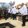 Gubernur Papua Lakukan Peletakan Batu Pertama Pembangunan Pabrik Pakan Ternak di Keerom