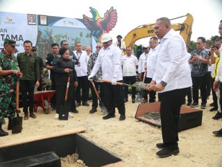 Gubernur Papua Lakukan Peletakan Batu Pertama Pembangunan Pabrik Pakan Ternak di Keerom