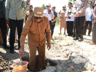 Bupati Keerom Lakukan Peletakan Batu Pertama Pembangunan Asrama Santo Don Bosco