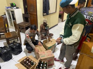 Polsek Waris Amankan Pelaku Pemalakan dan Sita Ratusan Botol Minuman Keras.