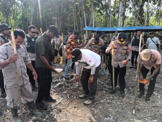 ‎Bupati Keerom Pimpin Penanaman Perdana Jagung 5 Hektar di Kampung Skofro